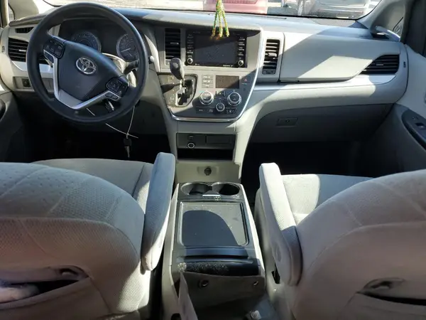 5TDKZ3DCXKS997321 2019 TOYOTA SIENNA - Image 8