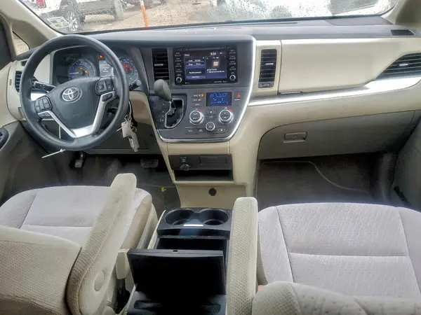 5TDKZ3DCXKS998811 2019 TOYOTA SIENNA - Image 8