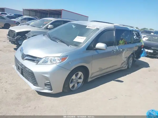 5TDKZ3DCXLS021542 2020 TOYOTA SIENNA - Image 2
