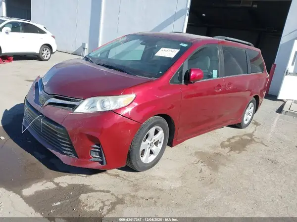 5TDKZ3DCXLS022674 2020 TOYOTA SIENNA - Image 2