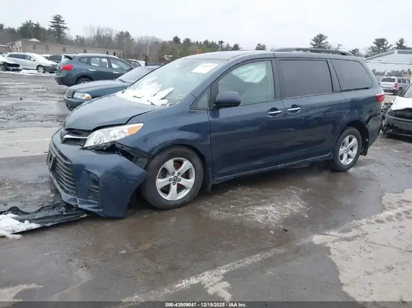 5TDKZ3DCXLS024652 2020 TOYOTA SIENNA - Image 2