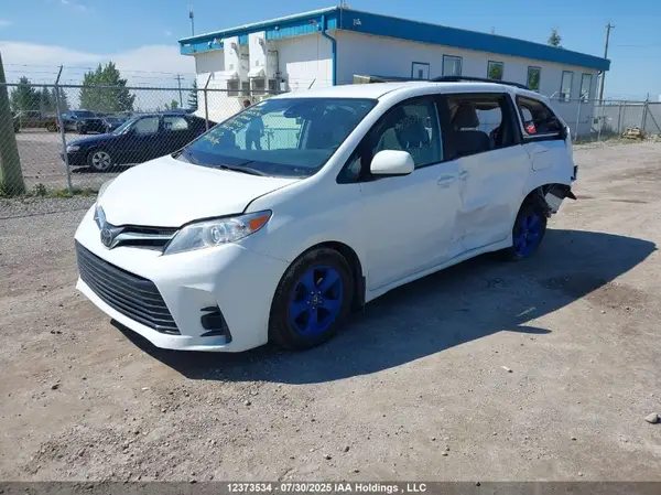 5TDKZ3DCXLS030435 2020 TOYOTA SIENNA - Image 2