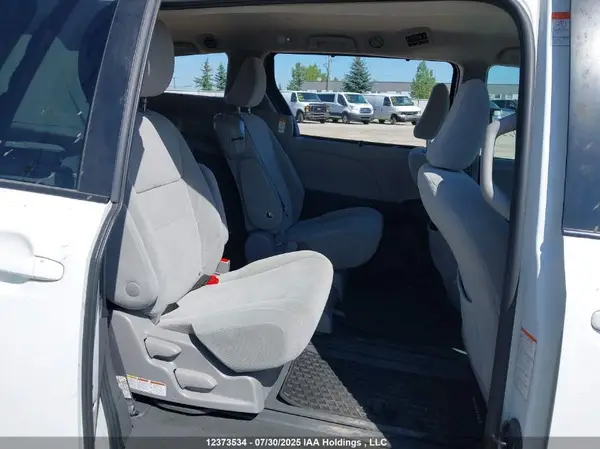 5TDKZ3DCXLS030435 2020 TOYOTA SIENNA - Image 8
