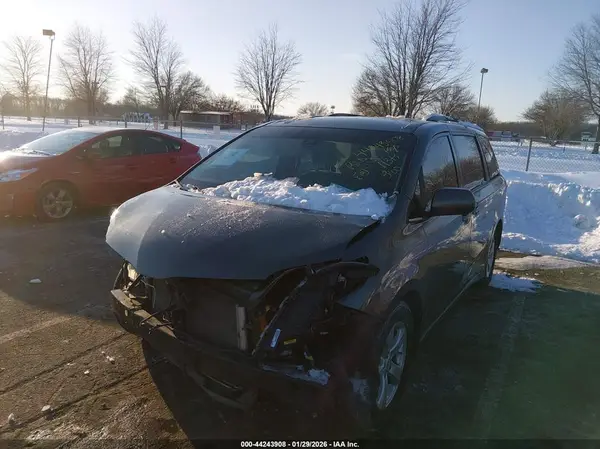 5TDKZ3DCXLS044397 2020 TOYOTA SIENNA - Image 2