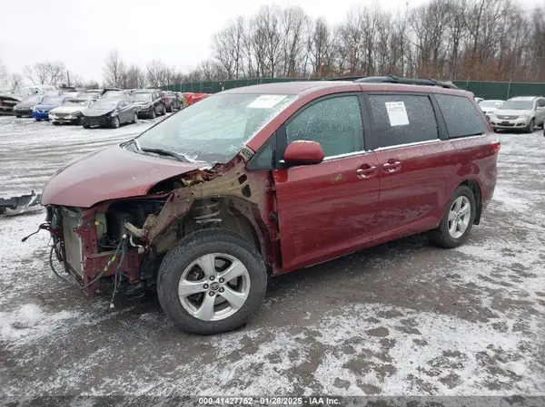 5TDKZ3DCXLS053763 2020 TOYOTA SIENNA - Image 2