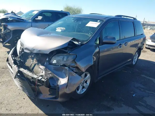 5TDKZ3DCXLS067856 2020 TOYOTA SIENNA - Image 2