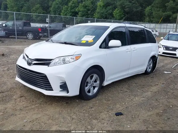 5TDKZ3DCXLS069364 2020 TOYOTA SIENNA - Image 2