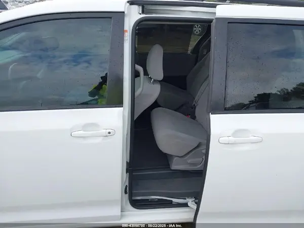 5TDKZ3DCXLS069364 2020 TOYOTA SIENNA - Image 8