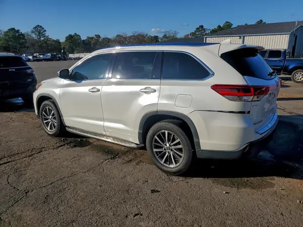 5TDKZRFH0HS188771 2017 TOYOTA HIGHLANDER - Image 2