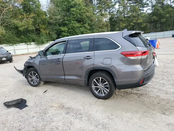 5TDKZRFH0HS193419 2017 TOYOTA HIGHLANDER - Image 2