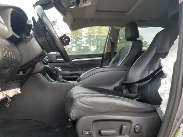 2017 TOYOTA HIGHLANDER COPART lot 84268585 auction photo 7