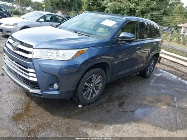 5TDKZRFH0HS197566 2017 TOYOTA HIGHLANDER - Image 2