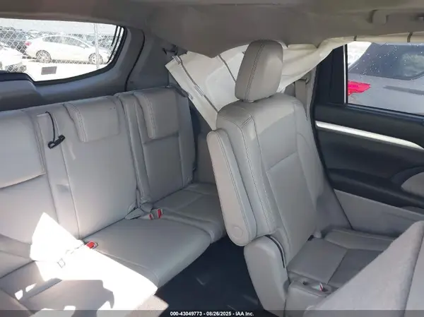 5TDKZRFH0HS208677 2017 TOYOTA HIGHLANDER - Image 8