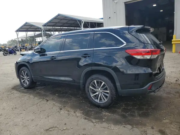 5TDKZRFH0HS209702 2017 TOYOTA HIGHLANDER - Image 2