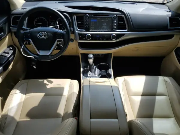 5TDKZRFH0HS209702 2017 TOYOTA HIGHLANDER - Image 8