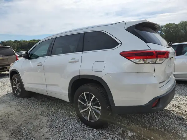 5TDKZRFH0HS213233 2017 TOYOTA HIGHLANDER - Image 2