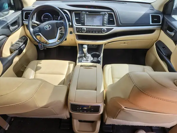 5TDKZRFH0HS213233 2017 TOYOTA HIGHLANDER - Image 8