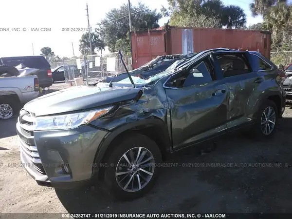 5TDKZRFH0HS217766 2017 TOYOTA HIGHLANDER - Image 2
