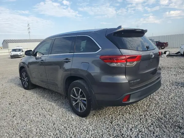 5TDKZRFH0HS221932 2017 TOYOTA HIGHLANDER - Image 2