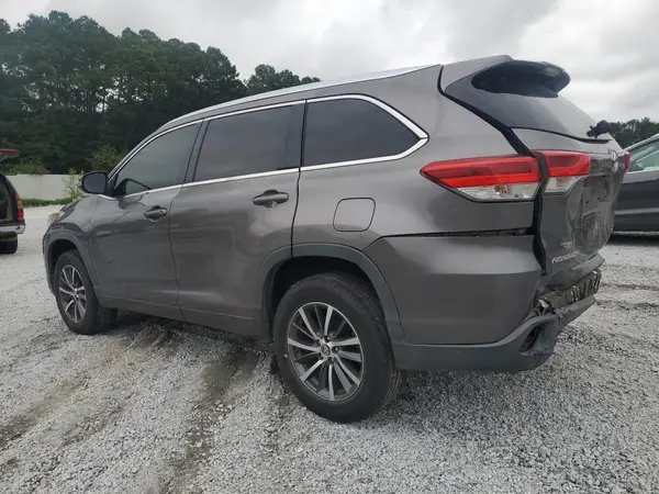 5TDKZRFH0HS224801 2017 TOYOTA HIGHLANDER - Image 2