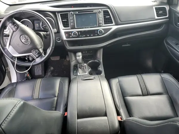 5TDKZRFH0HS507649 2017 TOYOTA HIGHLANDER - Image 8