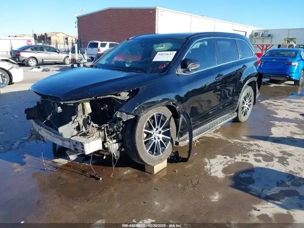 5TDKZRFH0HS509711 2017 TOYOTA HIGHLANDER - Image 2