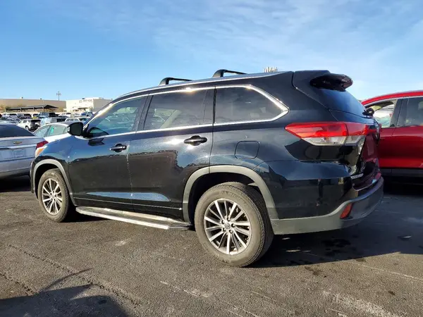 5TDKZRFH0HS510759 2017 TOYOTA HIGHLANDER - Image 2