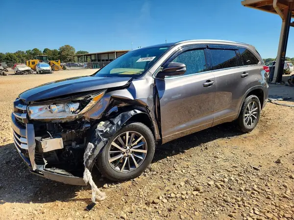 5TDKZRFH0HS512673 2017 TOYOTA HIGHLANDER - Image 1