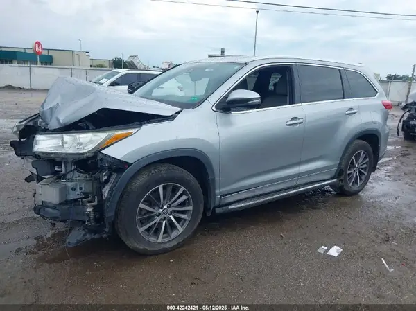 5TDKZRFH0HS513497 2017 TOYOTA HIGHLANDER - Image 2