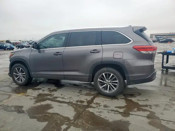 5TDKZRFH0HS515556 2017 TOYOTA HIGHLANDER - Image 2