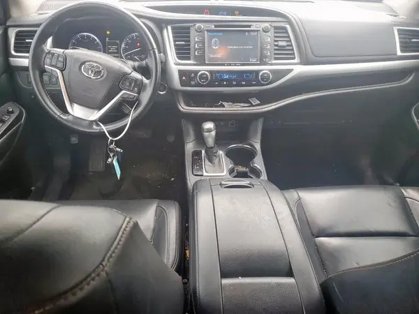 5TDKZRFH0HS515556 2017 TOYOTA HIGHLANDER - Image 8