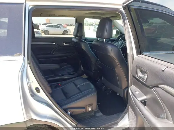 5TDKZRFH0HS516805 2017 TOYOTA HIGHLANDER - Image 8