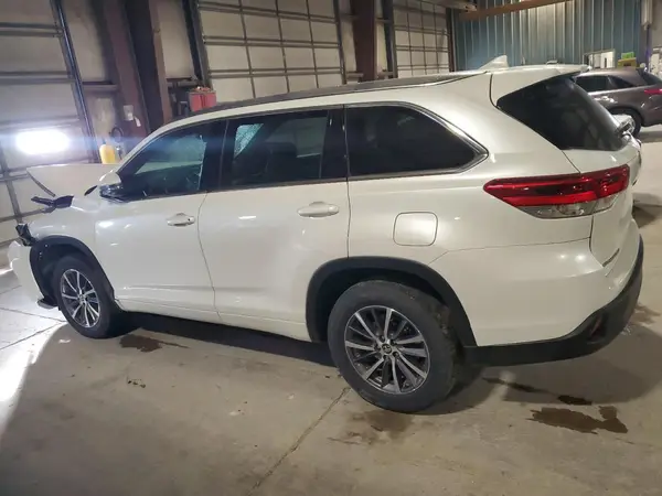 5TDKZRFH0HS516934 2017 TOYOTA HIGHLANDER - Image 2