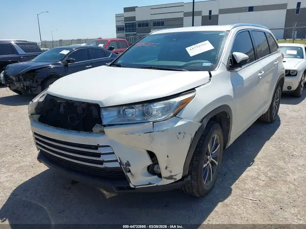 5TDKZRFH0HS517470 2017 TOYOTA HIGHLANDER - Image 2