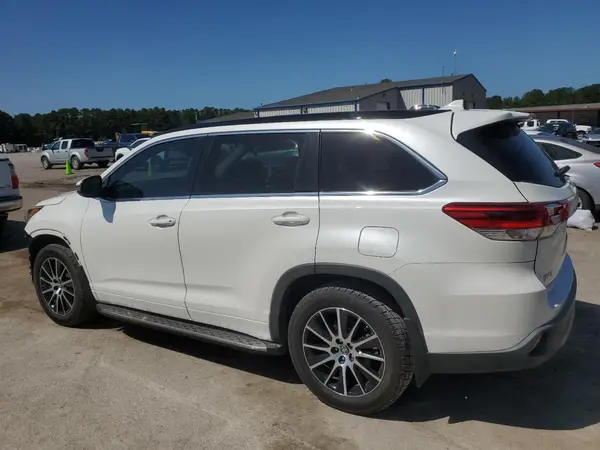 5TDKZRFH0HS517503 2017 TOYOTA HIGHLANDER - Image 2