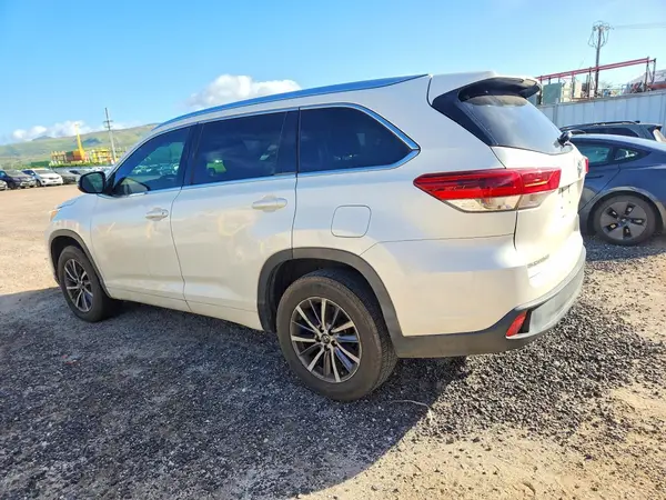5TDKZRFH0HS517839 2017 TOYOTA HIGHLANDER - Image 2