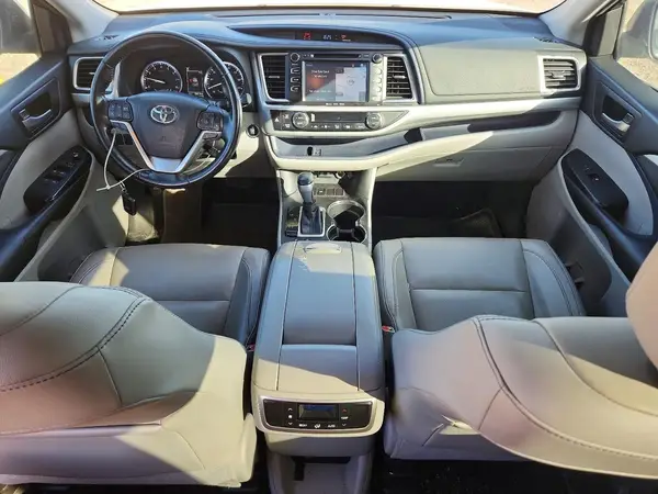 5TDKZRFH0HS517839 2017 TOYOTA HIGHLANDER - Image 8