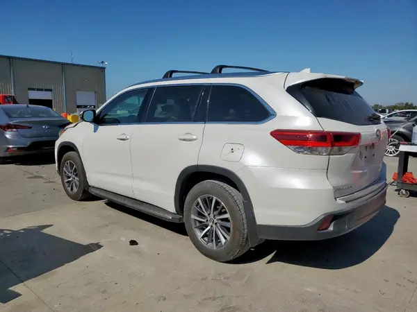 5TDKZRFH0HS519414 2017 TOYOTA HIGHLANDER - Image 2