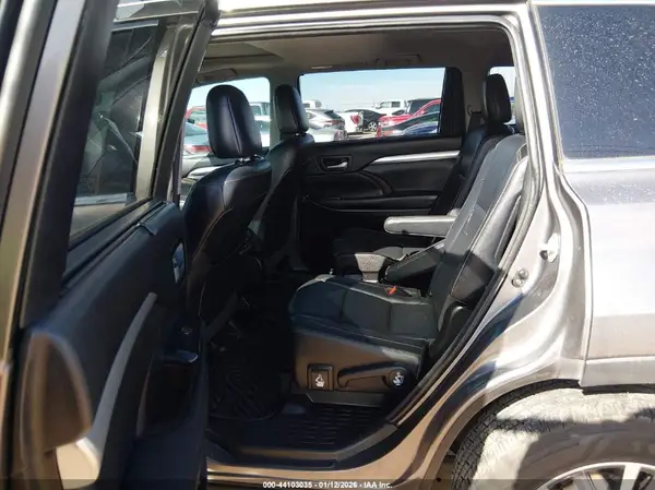 5TDKZRFH0HS519770 2017 TOYOTA HIGHLANDER - Image 8