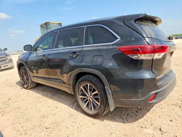 5TDKZRFH0HS519865 2017 TOYOTA HIGHLANDER - Image 2
