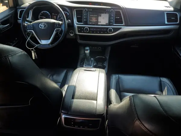 5TDKZRFH0HS520112 2017 TOYOTA HIGHLANDER - Image 8