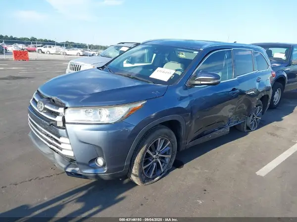 5TDKZRFH0HS521020 2017 TOYOTA HIGHLANDER - Image 2