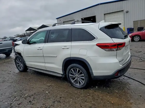 5TDKZRFH0HS522183 2017 TOYOTA HIGHLANDER - Image 2