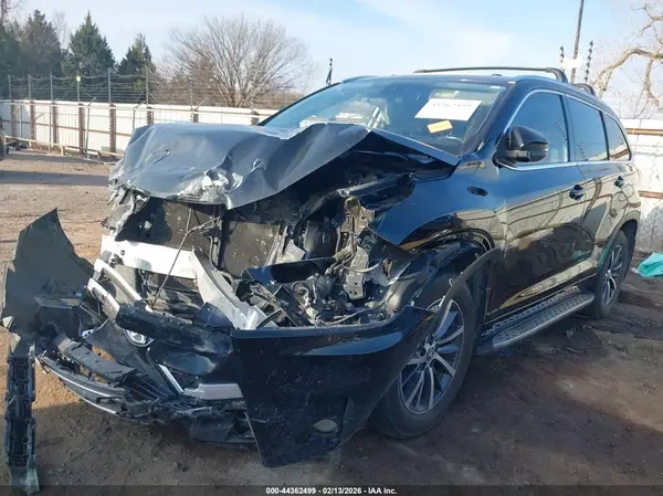 5TDKZRFH0HS522197 2017 TOYOTA HIGHLANDER - Image 2