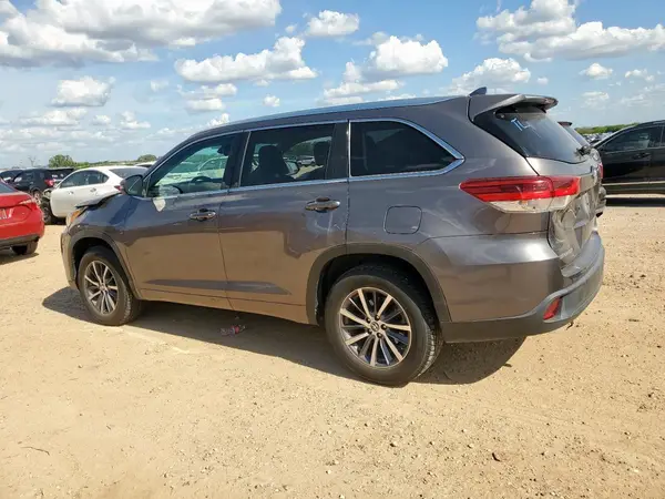 5TDKZRFH0HS525679 2017 TOYOTA HIGHLANDER - Image 2