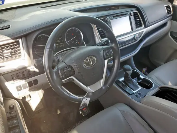 5TDKZRFH0HS525679 2017 TOYOTA HIGHLANDER - Image 8