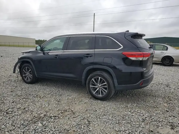 5TDKZRFH0HS526024 2017 TOYOTA HIGHLANDER - Image 2
