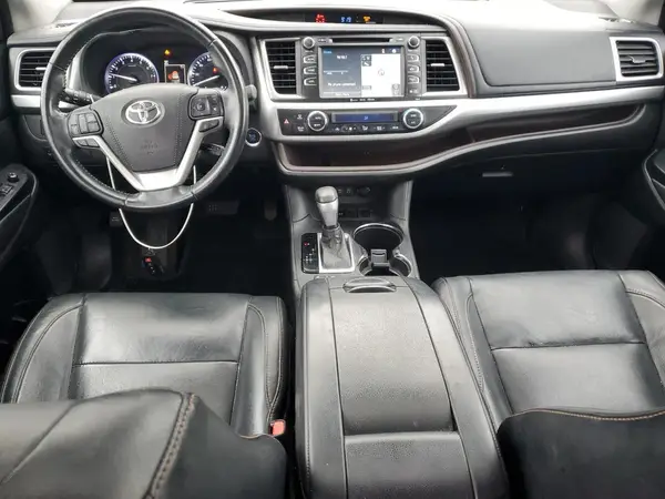 5TDKZRFH0HS526024 2017 TOYOTA HIGHLANDER - Image 8