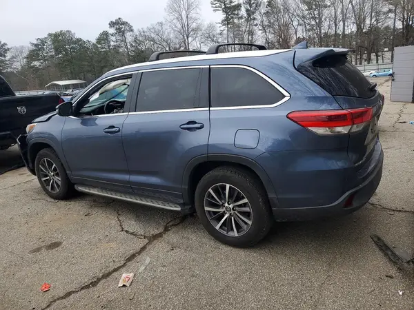 5TDKZRFH0JS239708 2018 TOYOTA HIGHLANDER - Image 2