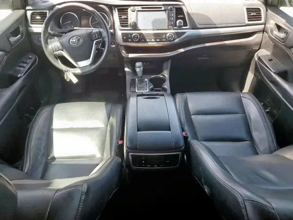 5TDKZRFH0JS244570 2018 TOYOTA HIGHLANDER - Image 8